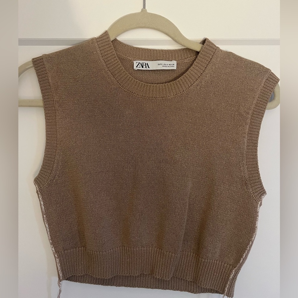‘Zara’ Sleeveless Cropped Knit Sweater